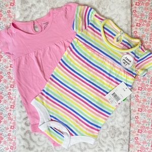 🛍4 for $20 - 2 onesies 0-3m